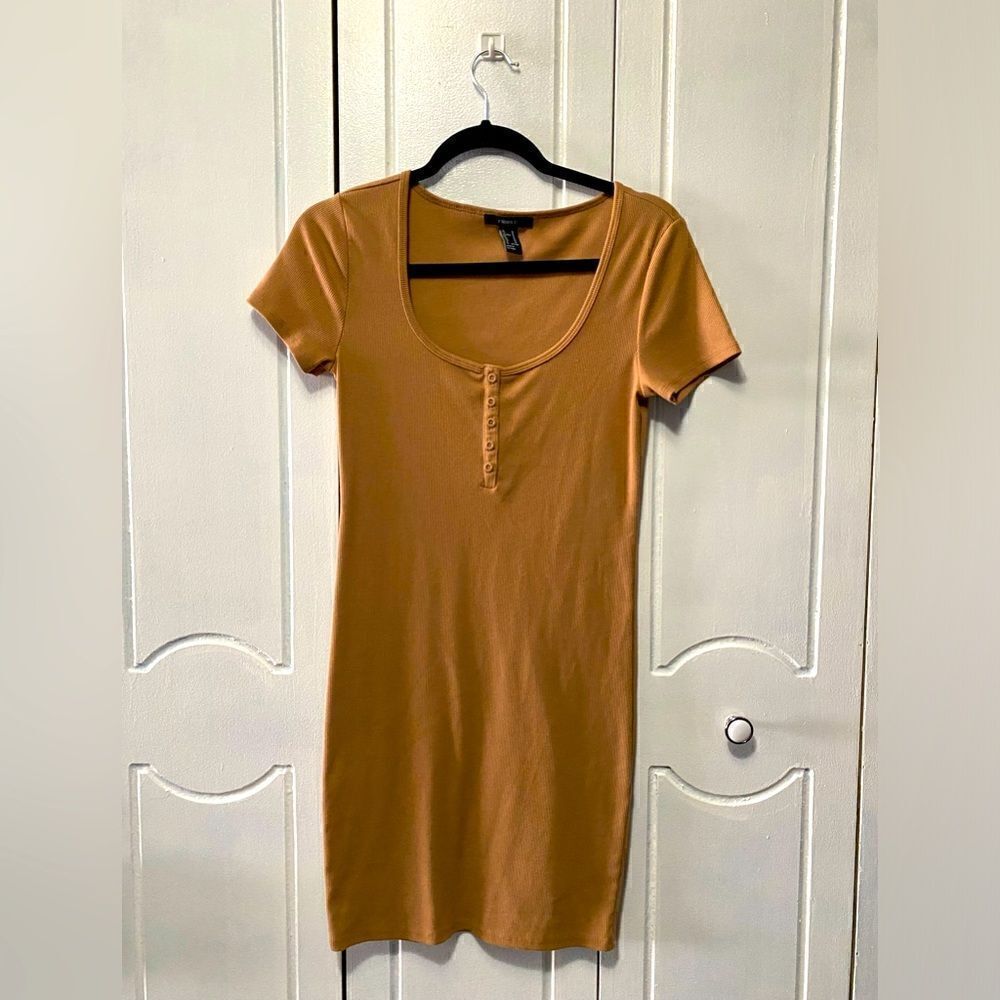 FOREVER 21 tan dress ribbed short sleeve Henley style Medium
